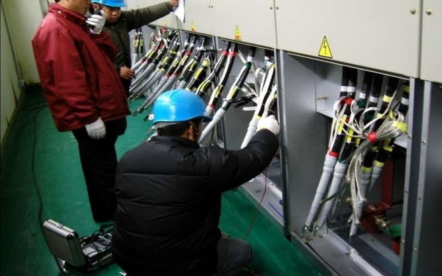 Industrial engineering installation work at a Jennyow group project site